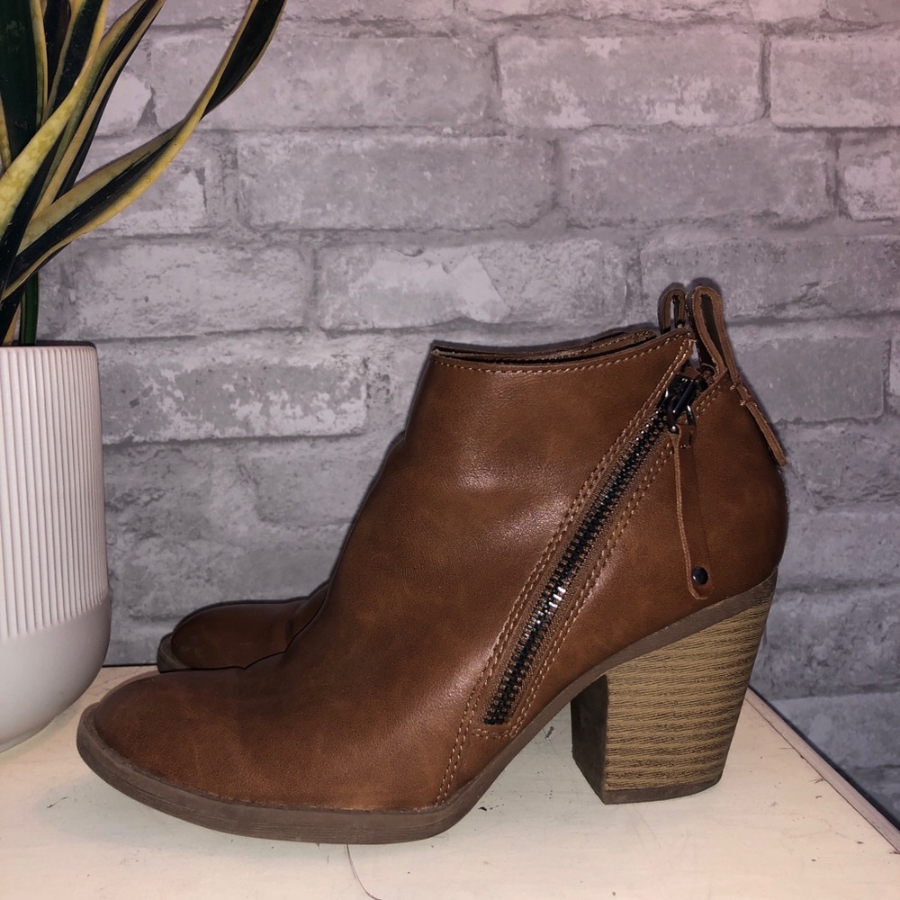 Heel boots
